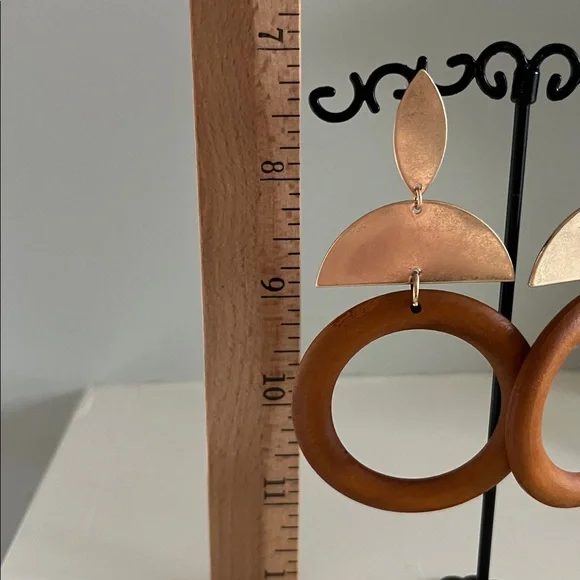 Soft Surroundings Gold tone and Wood Geometric Earrings - Picture 3 of 7